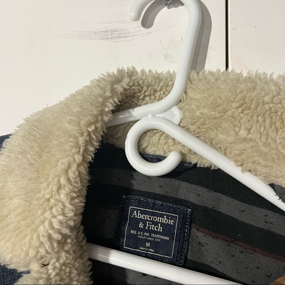 Abercrombie and Fitch Jean Jacket Sherpa Lined Size Medium - Picture 5 of 5